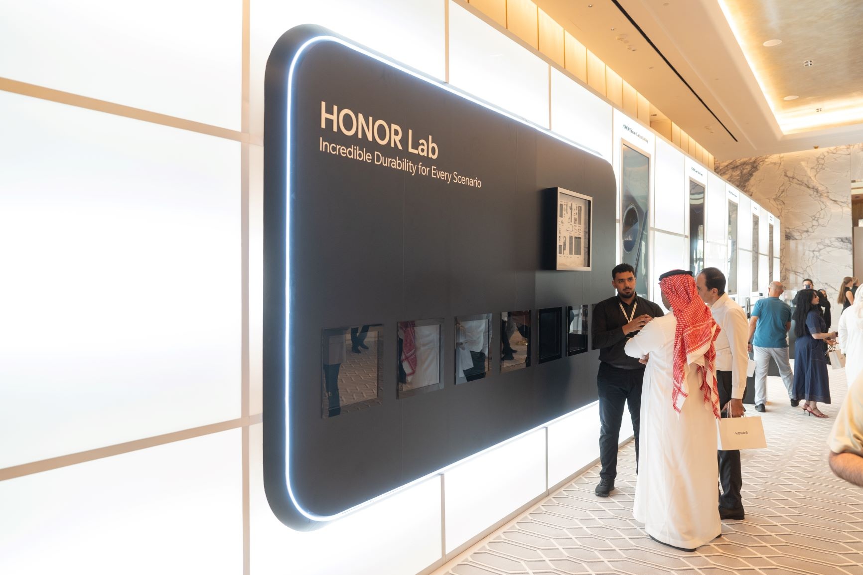 HONOR, in partnership with MHD-ITICS Debuts at COMEX in Muscat, Expanding Its Presence in the GCC