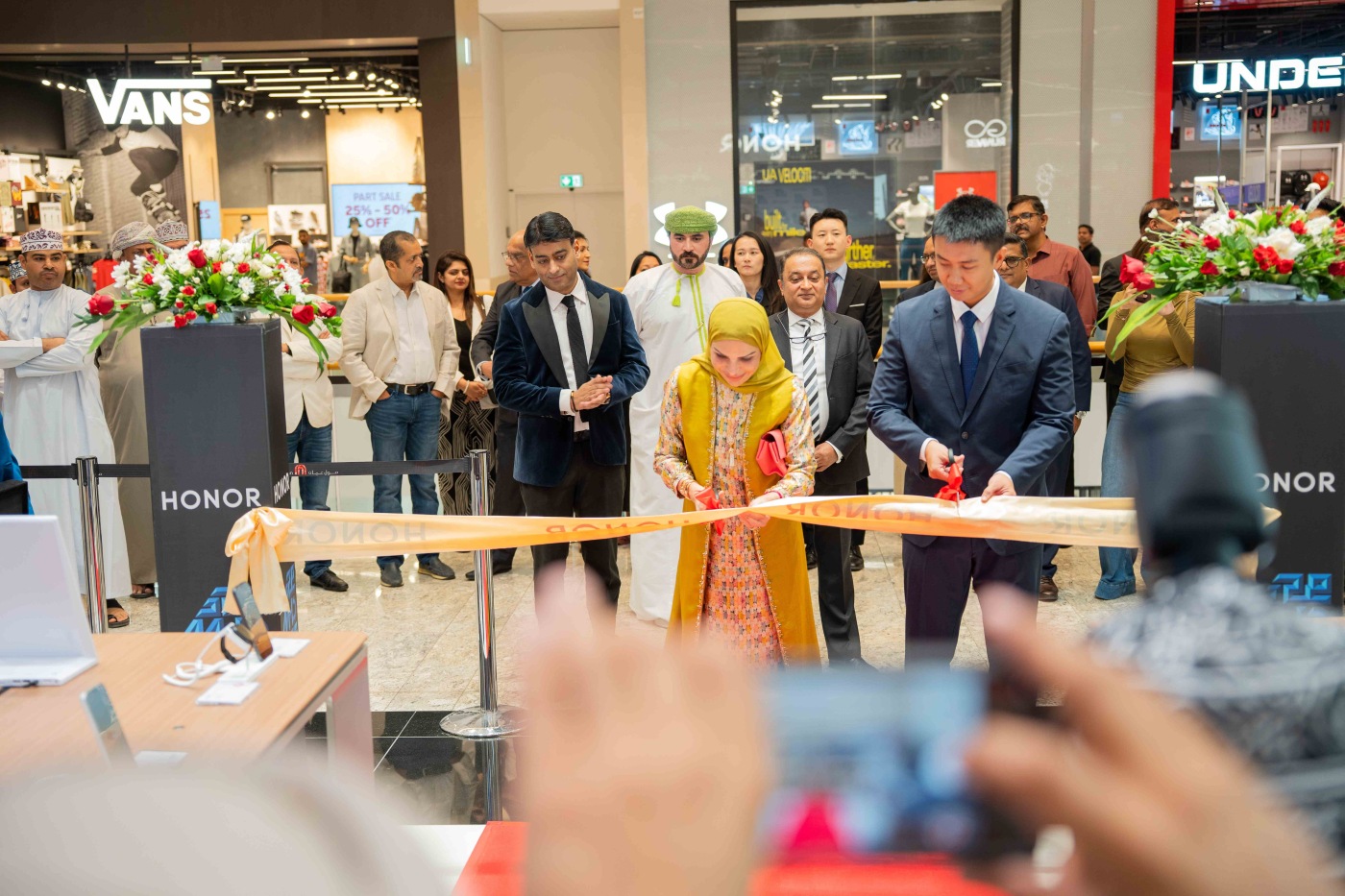MHD-ITICS and HONOR Introduces New HONOR Experience Store in Oman